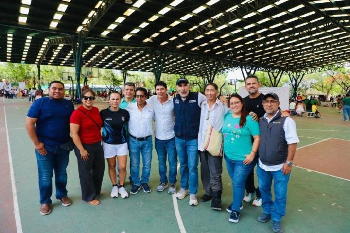 Inicia Angel Torres rehabilitación del techado y canchas de basquetbol en Caña Hueca