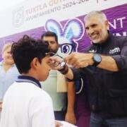 Suman más de 4,600 lentes entregados en beneficio de la niñez tuxtleca: Angel Torres