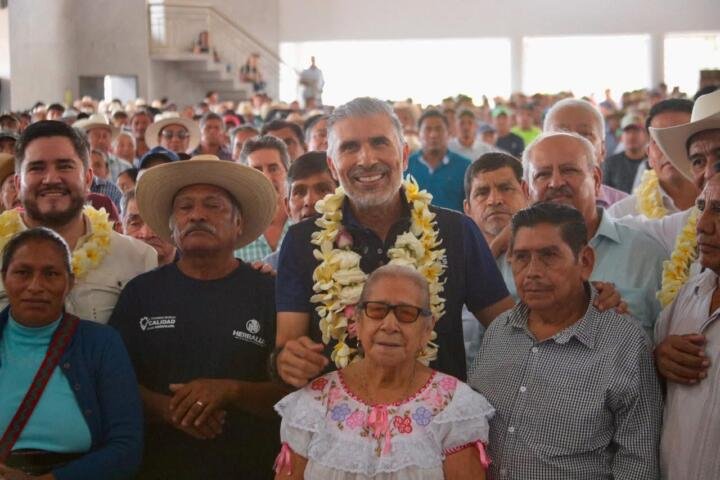 Entregan 1,000 bombas aspersoras a campesinos de ejidos de Tuxtla