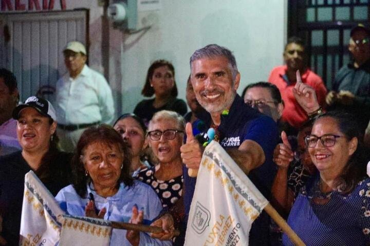 Angel Torres inicia pavimentación de una calle más; ahora en la colonia San José Yeguiste