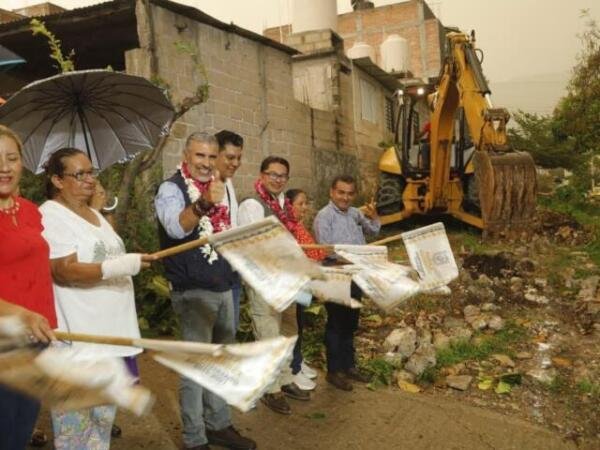 Angel Torres lleva justicia social a colonia Nueva Estrella con Calles Felices