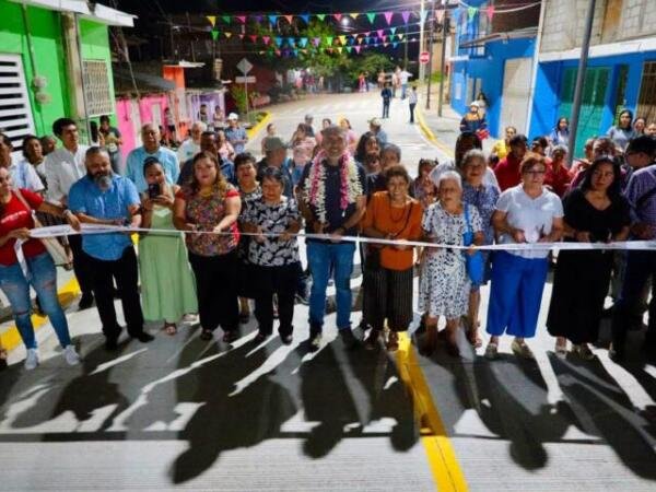 Inaugura Angel Torres una calle más en Tuxtla; ahora en la colonia La Ideal