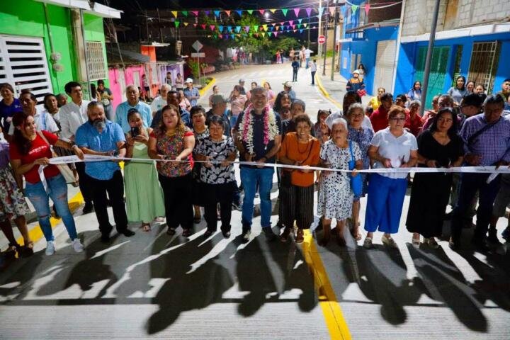 Inaugura Angel Torres una calle más en Tuxtla; ahora en la colonia La Ideal