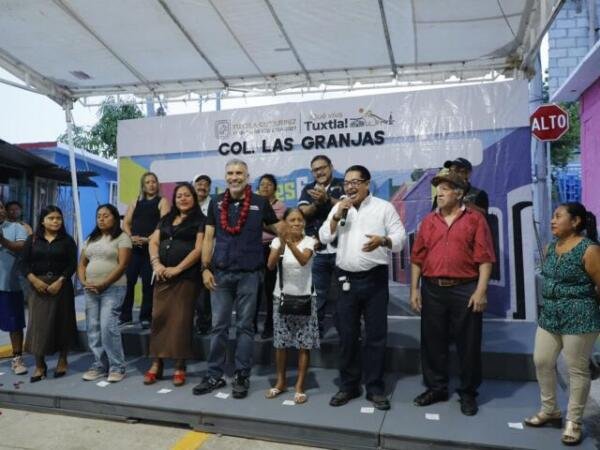 Inaugura Angel Torres avenida Los Limones en colonia Las Granjas