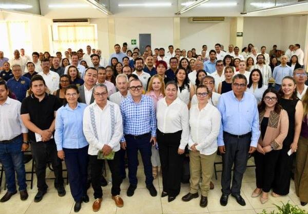 Entregan reconocimientos a 90 docentes de la UNACH acreditados como integrantes del Sistema Estatal de Investigadores