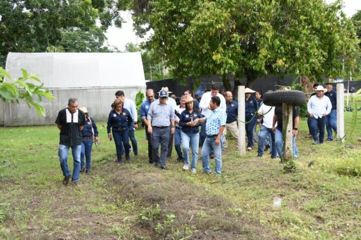 Recorre rector Oswaldo Chacón Rojas instalaciones académicas y de capacitación en el Campus IV de la UNACH