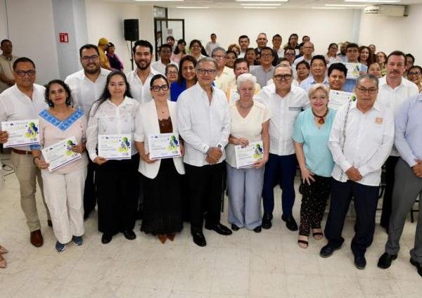 Clausuran en la UNACH los trabajos del Diplomado “Navegando en la Era de la Inteligencia Artificial: Habilidades para un Mundo Inteligente”