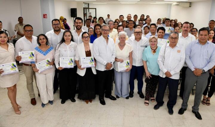 Clausuran en la UNACH los trabajos del Diplomado “Navegando en la Era de la Inteligencia Artificial: Habilidades para un Mundo Inteligente”