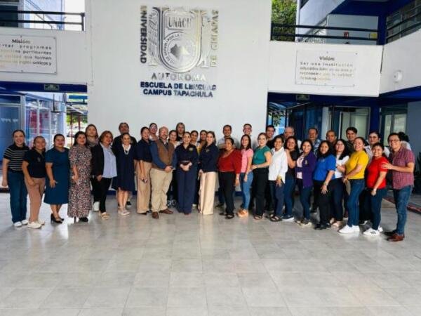 Instalan Taller de Inteligencia Artificial Aplicada a la Enseñanza de Lenguas en la UNACH