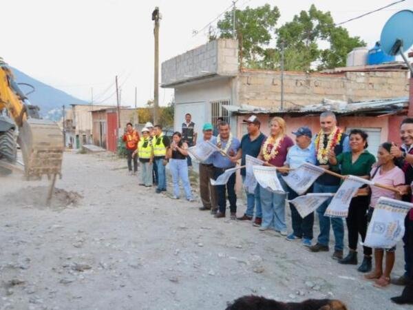 Arranca Angel Torres más calles en Jardines del Norte, en Tuxtla