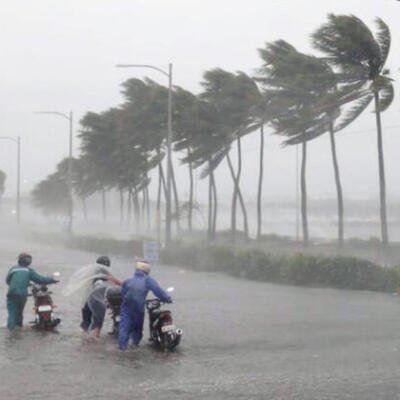 Cruzar una calle inundada puede ser más peligroso de lo que parece