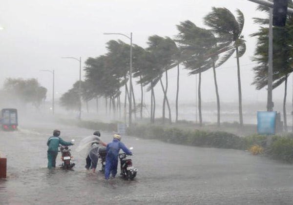 Cruzar una calle inundada puede ser más peligroso de lo que parece