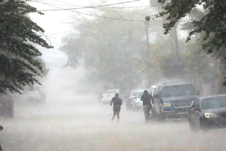 SMN alerta por frente frío fuera de temporada: lluvias intensas, granizo y fuertes vientos afectarán varios estados