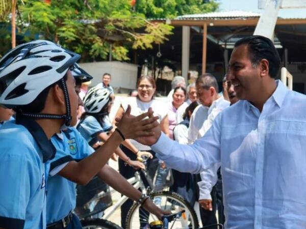 Con inversión en escuelas y apoyos a estudiantes, Eduardo Ramírez fortalece la educación en Chiapas