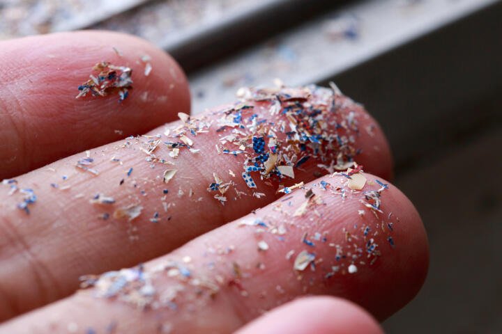 Estudio relaciona los microplásticos en sangre con un mayor riesgo de infarto