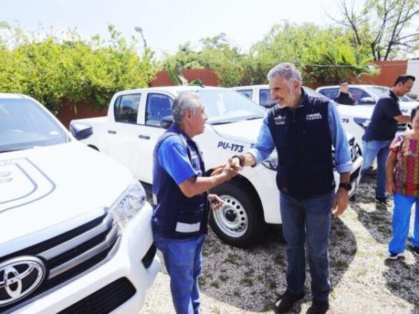 Histórica adquisición de 30 unidades fortalece el parque vehicular: Angel Torres