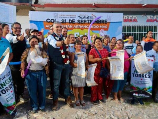 Inicia Angel Torres pavimentación de más de 300 metros lineales en la 21 de Septiembre