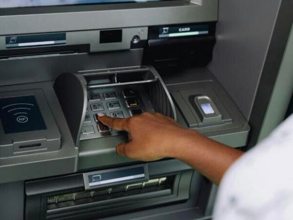 Pensión Bienestar: estos bancos cobran menos comisión por retirar tu apoyo