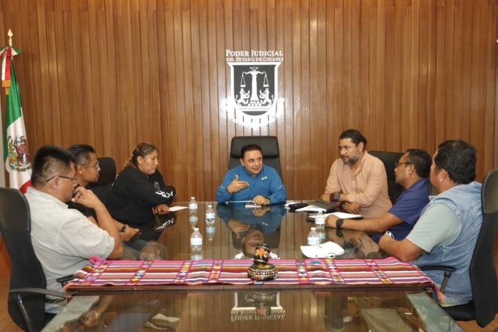 Juan Carlos Moreno Guillén fortalece diálogo con las organizaciones sociales