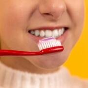 Desarrollan cepillo capaz de identificar cáncer oral con una precisión del 96%