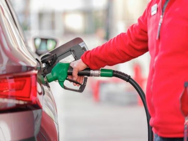 ¿Por qué algunos automóviles requieren gasolina Premium y otros no?