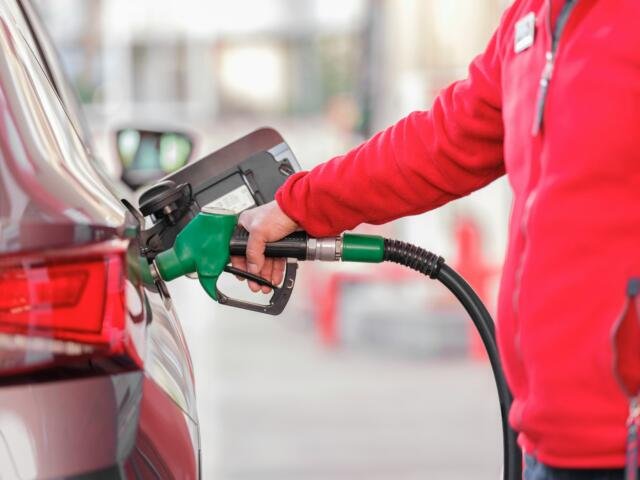 ¿Por qué algunos automóviles requieren gasolina Premium y otros no?