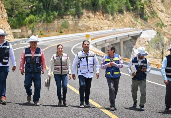 Eduardo Ramírez supervisa la construcción de la carretera Palenque-Ocosingo e impulsa acciones contra el dengue