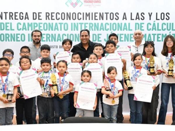 Eduardo Ramírez felicita a estudiantes de Chiapas por sus logros en torneos internacionales de matemáticas
