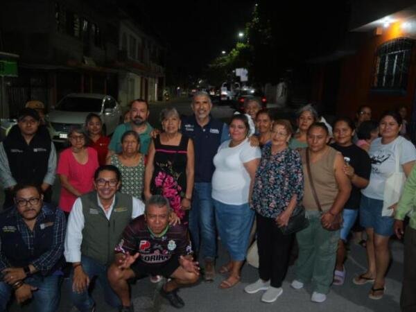 Iluminando Tuxtla llega a la Natalia Venegas, con el alcalde Angel Torres