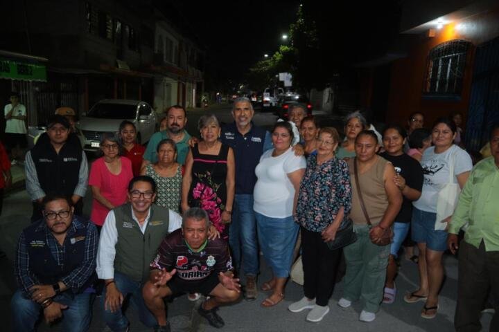 Iluminando Tuxtla llega a la Natalia Venegas, con el alcalde Angel Torres