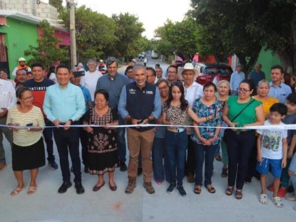 Inaugura Angel Torres una calle más en Tuxtla; ahora en Atenas II