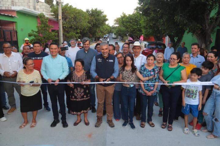 Inaugura Angel Torres una calle más en Tuxtla; ahora en Atenas II