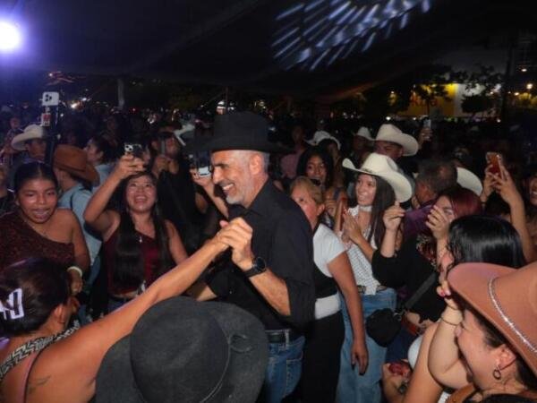 Todo un éxito el Festival ¡Que Viva la Banda! en el Parque Central de Tuxtla