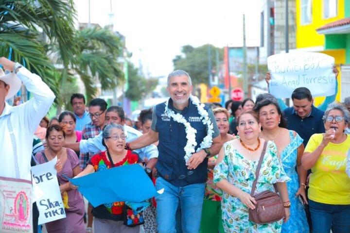 Angel Torres inaugura cerca de 300 metros lineales de pavimentación en la calle Pomarrosa, colonia Potinaspak