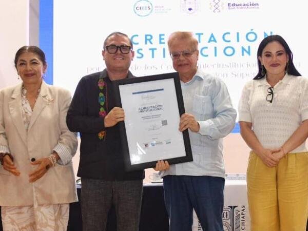 Recibe UNACH Acreditación Institucional de los CIEES
