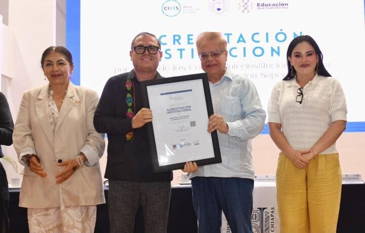 Recibe UNACH Acreditación Institucional de los CIEES