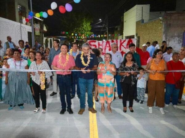 Inaugura Angel Torres una calle más en la colonia Albania Baja