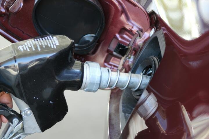 ¿Qué le pasa a tu auto si mezclas diferentes gasolinas?