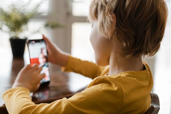 Scroll infinito: cómo afecta al cerebro y por qué preocupa su uso entre jóvenes