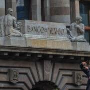 Banxico recomienda no usar plumones para detectar billetes falsos