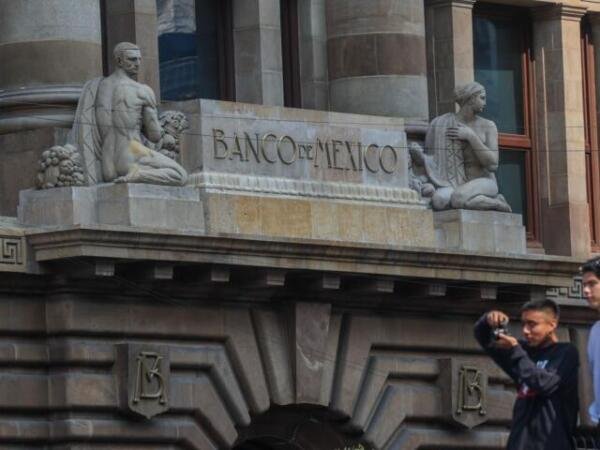 Banxico recomienda no usar plumones para detectar billetes falsos