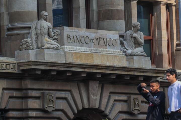 Banxico recomienda no usar plumones para detectar billetes falsos