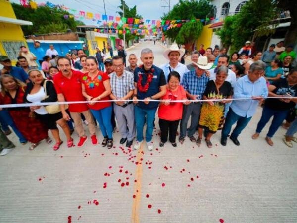 Angel Torres hace realidad un sueño en San José Terán, al inaugurar una obra de Calles Felices