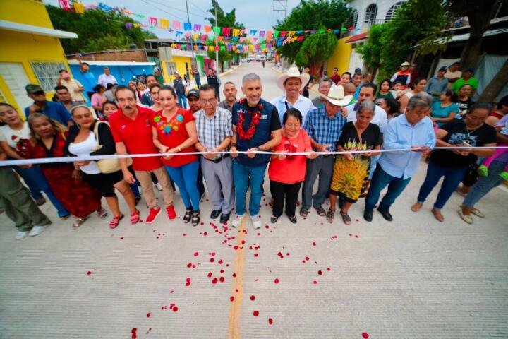 Angel Torres hace realidad un sueño en San José Terán, al inaugurar una obra de Calles Felices