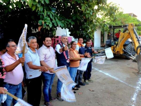 Angel Torres inicia una calle nueva en Jardines del Pedregal