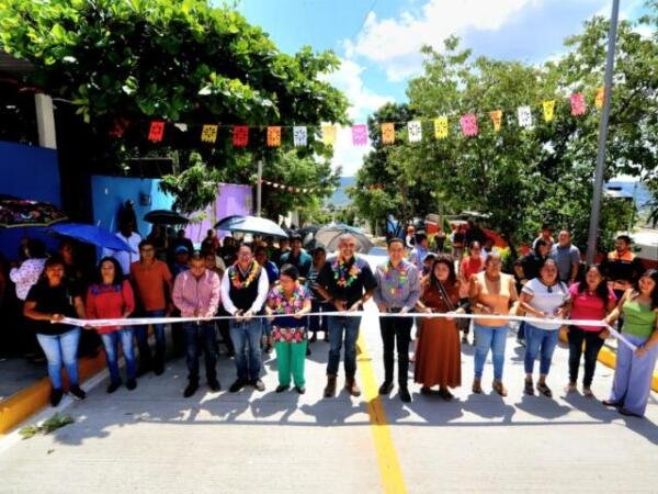 Inaugura Angel Torres más Calles Felices en Tuxtla; ahora en Evolución Política