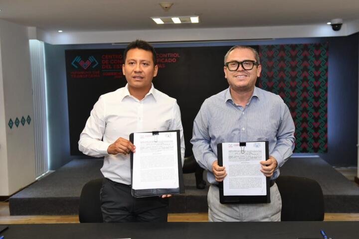 Firma el rector Oswaldo Chacón Rojas convenio de colaboración con el titular del CECCC, José Alonso Llaven Villarreal