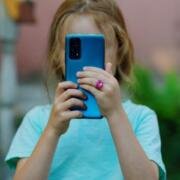 SEP acuerda regular el uso de celulares en las escuelas de México