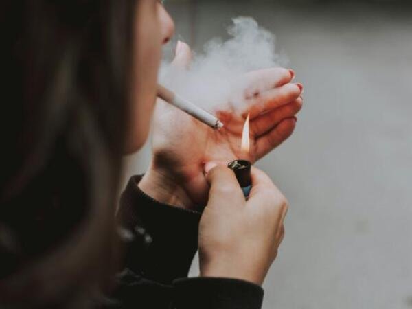 El humo del tabaco también representa un riesgo para quienes no fuman