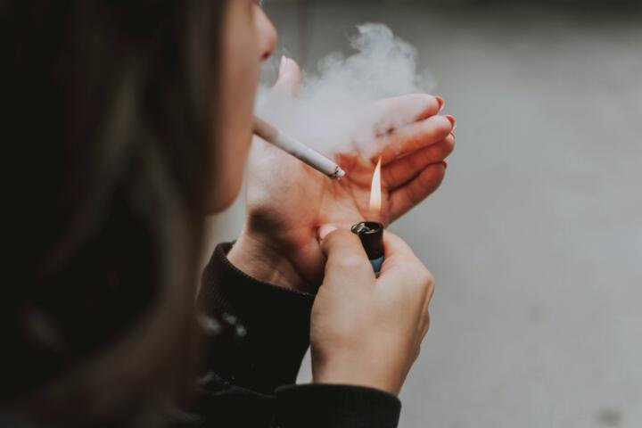 El humo del tabaco también representa un riesgo para quienes no fuman